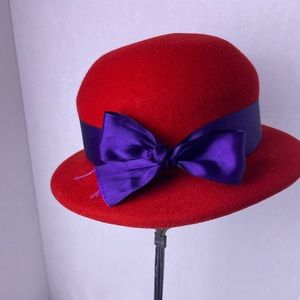 Vintage IMPORTINA BOLLMAN 100% WOOL WOMEN'S HAT RED AND PURPLE BOW